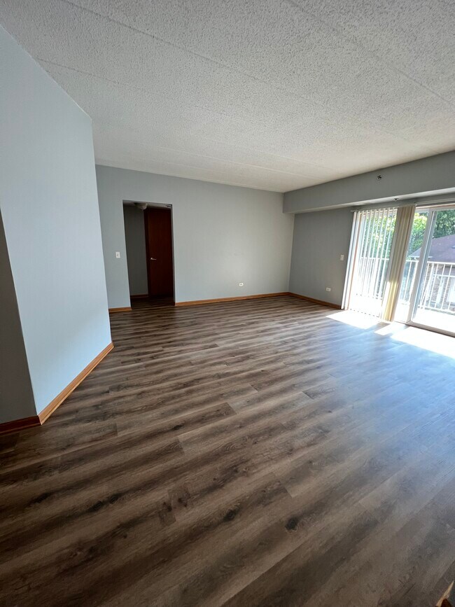 Building Photo - 943 Elderberry Cir