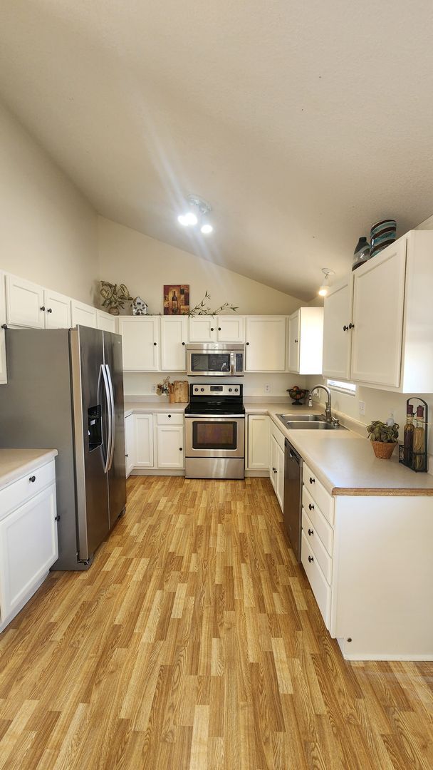 Building Photo - 3BR, 2.5BTH, 2CAR ATT GAR, Privacy Fenced Yard - In Washburn Rural Schools!