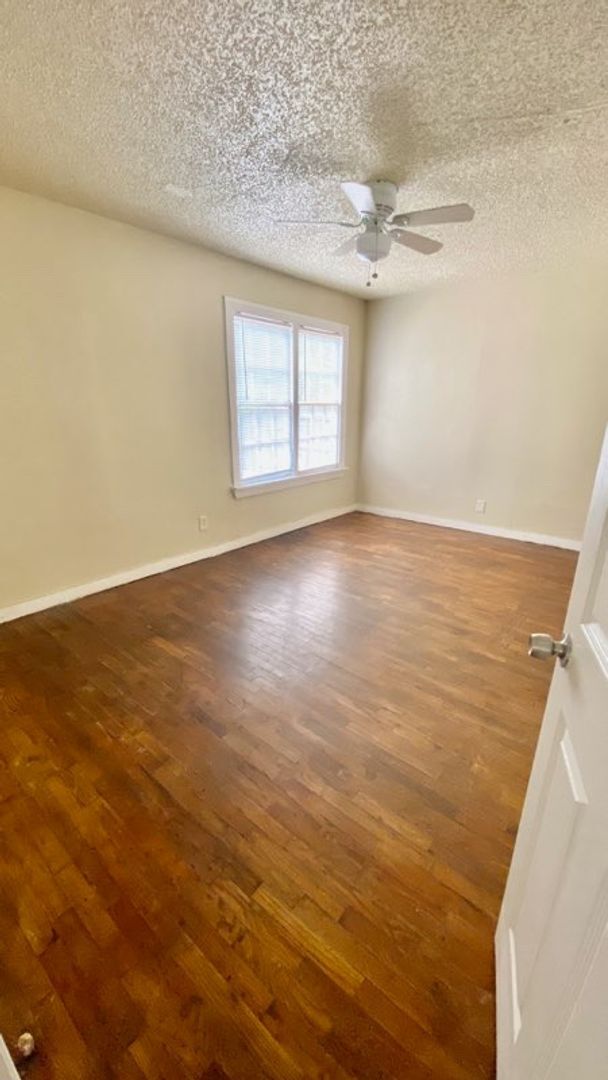 Building Photo - Handyman Special $0 First Month's Rent / “You fix, you SAVE BIG!!” Contact Mayshell for details: ...