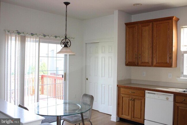 Building Photo - 183 Mountain View Dr