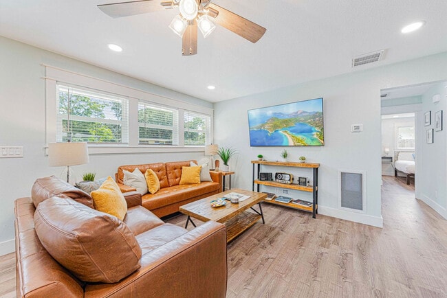 Building Photo - 22 Waynel Cir SE