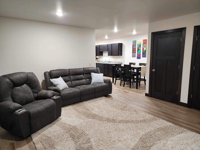 Foto del edificio - 5210 Christopher Dr