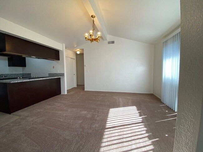 Building Photo - 2/2 Condo in Folsom for Rent! 911 Bidwell #F