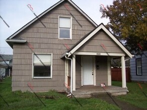 Building Photo - 171 SW Lewis St