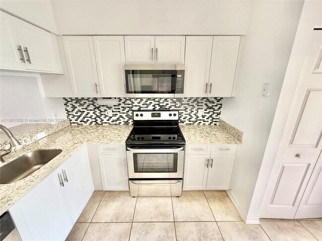 Foto del edificio - 70 Whitehead Cir