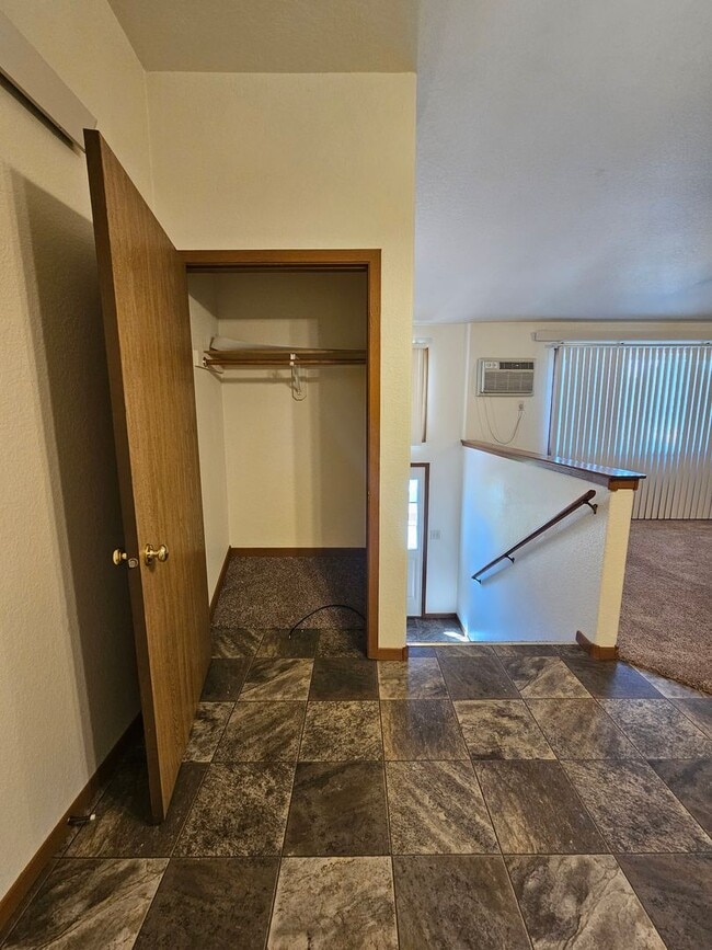 Building Photo - 2 BED | 2 BATH | TOWNHOME | WEST