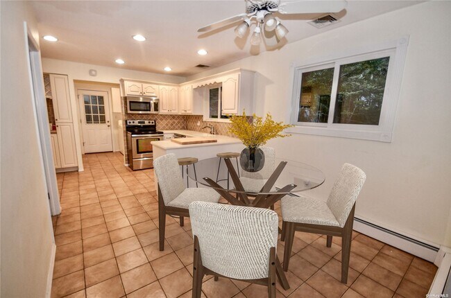 Building Photo - 111 Fleets Cove Rd