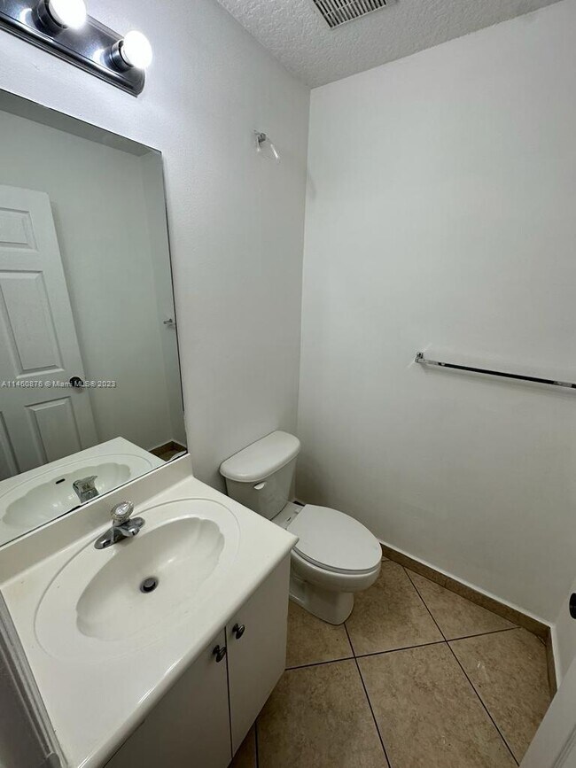 Building Photo - 2300 Coral Reef Ct