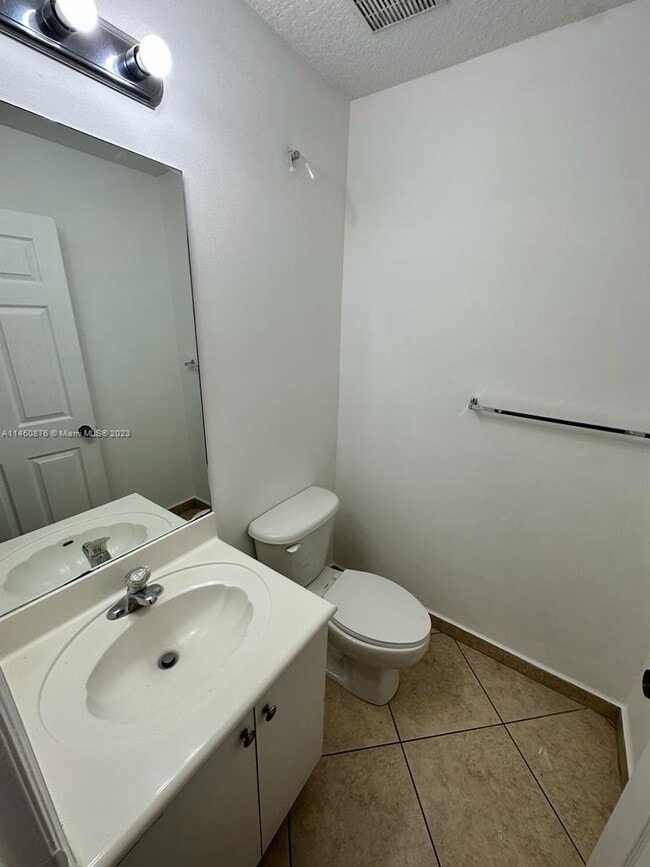 Foto del edificio - 2300 Coral Reef Ct
