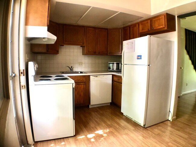 Foto del edificio - $1,200 - 2 Bed/1 Bath Private area near th...