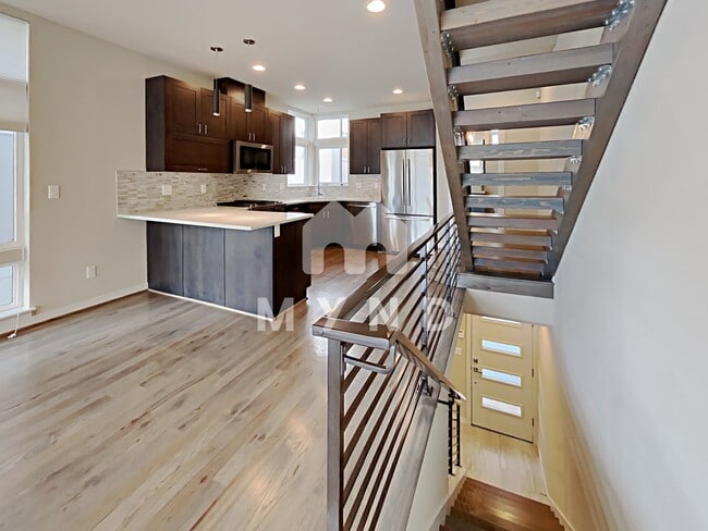 Building Photo - 3936 1st Ave NE Unit A