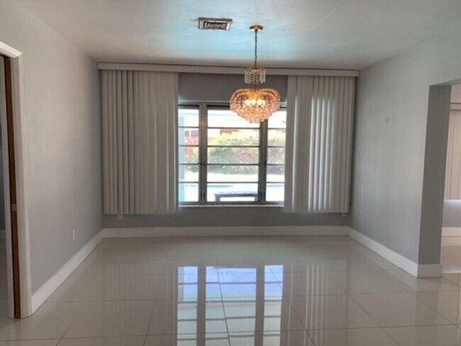 Foto del edificio - 531 NW 38th St