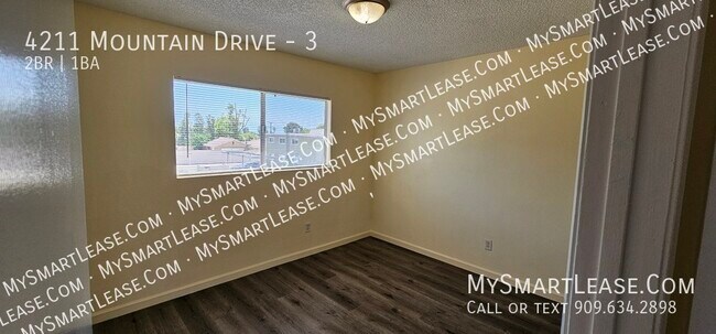 Foto del edificio - 4211 Mountain Dr