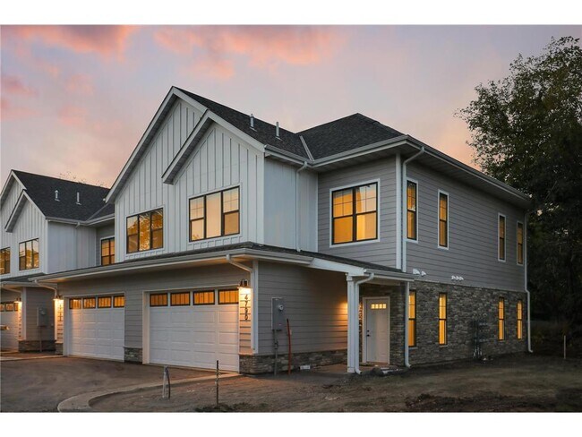 Building Photo - 4752 Ironwood Cir