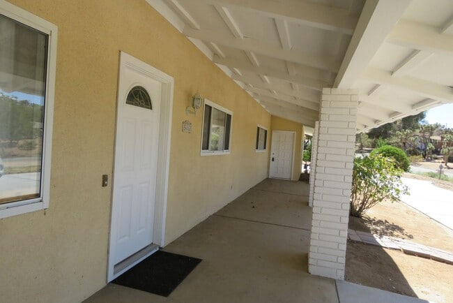 Building Photo - Sweet home in quiet neighborhood!