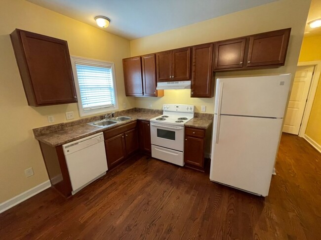 Building Photo - Nice 1 bed/1 bath duplex minutes from down...