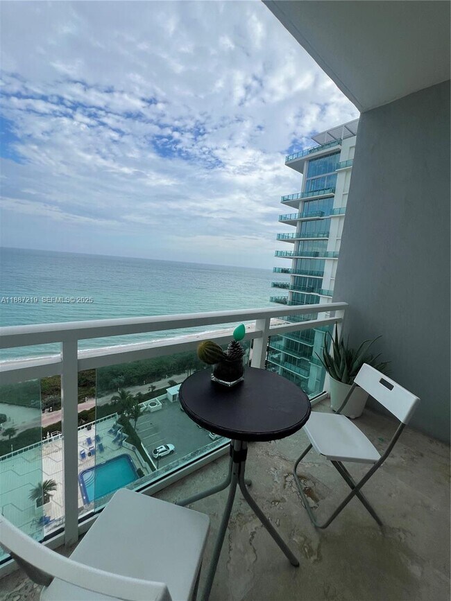 Foto del edificio - 6917 Collins Ave