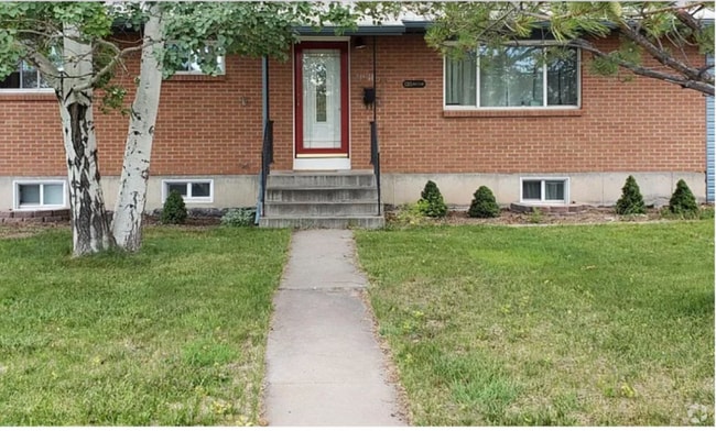 Building Photo - 1315 Balsam St