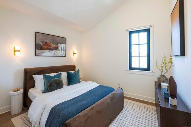 Building Photo - 100 E Putnam Ave