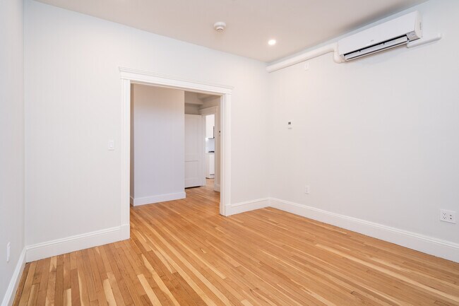 Building Photo - 18 Forest St