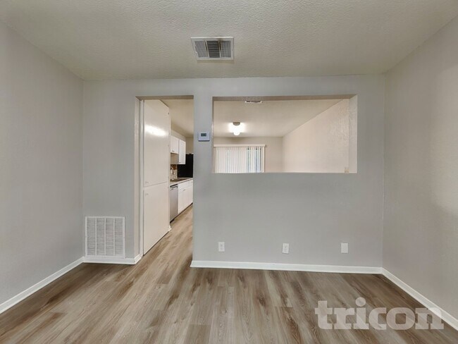 Foto del edificio - 9506 Sugarloaf Dr