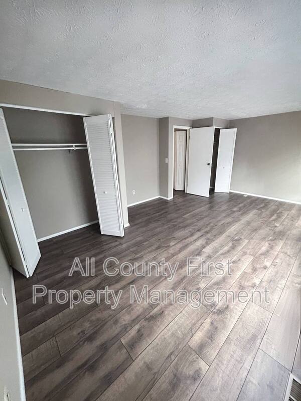 Foto del edificio - 923 Regal Path Ln