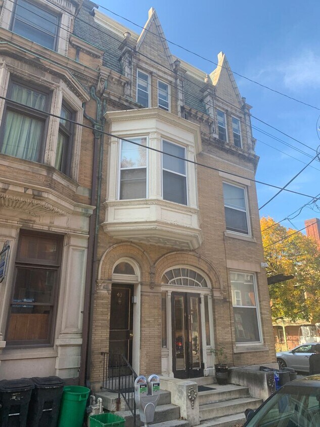 Primary Photo - Video in Pictures! 3rd Floor Spacious 1 Be...