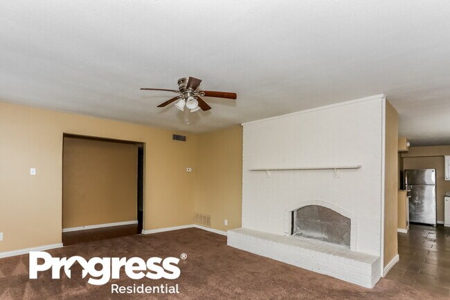 Building Photo - 1325 Oakbluff Dr