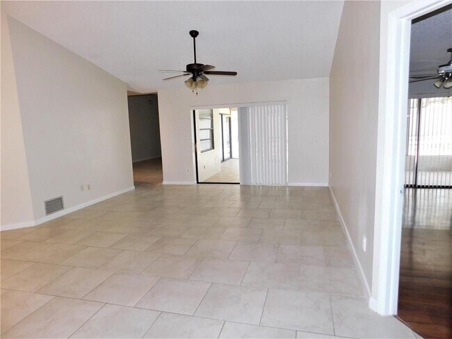 Foto del edificio - 23 Hickory Ln