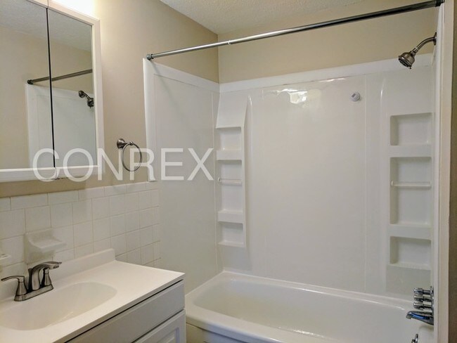 Building Photo - 506 Avon Oak Ct