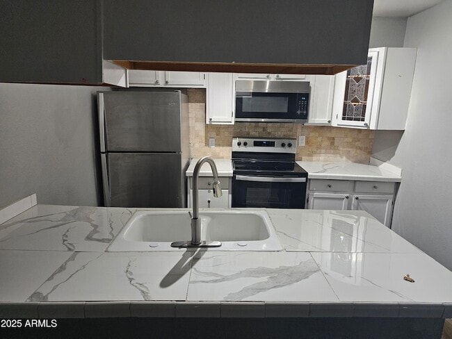 Building Photo - 286 W Palomino Dr