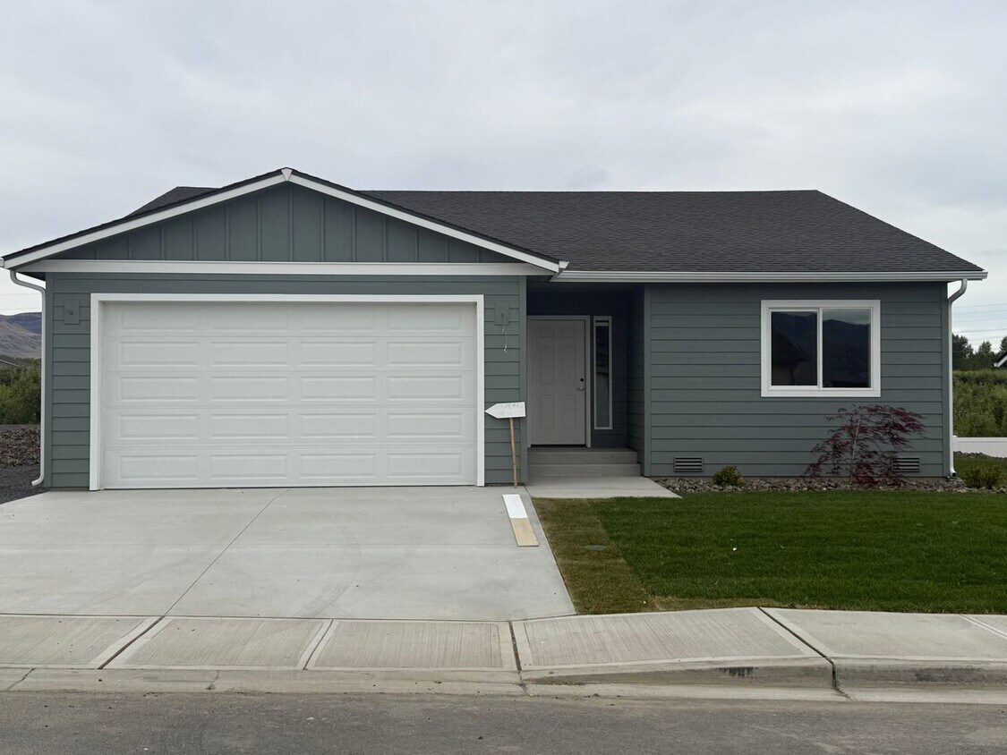 Foto principal - New Construction 3 bed, 2 bath!