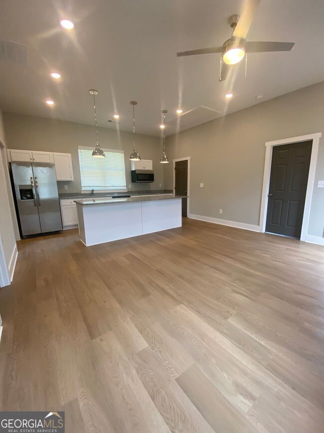 Building Photo - 255 Bailey St