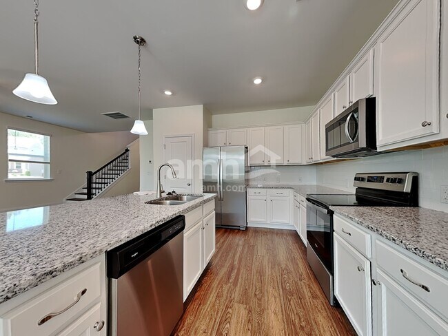 Building Photo - 17331 Alydar Commons Lane