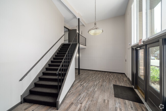 Foto del vestíbulo - Ravine Woods Apartments