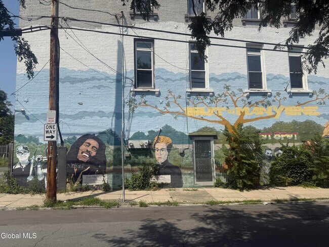 Foto del edificio - 3301 6th Ave