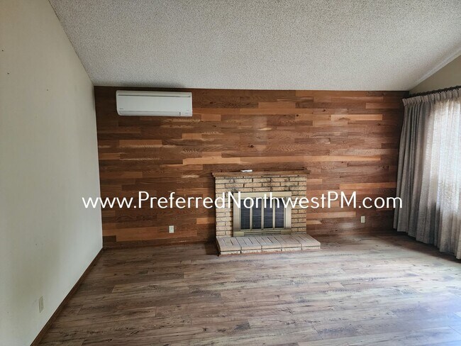 Foto del edificio - Beautiful 3 Bedroom Home off Garden Way