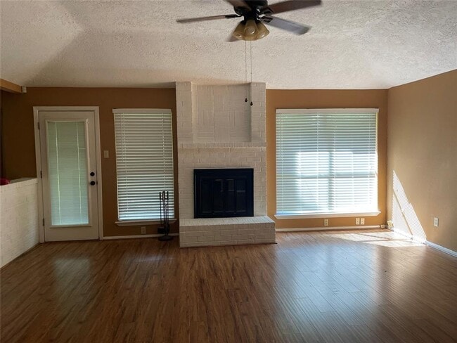 Building Photo - 1314 Oak Hollow Dr