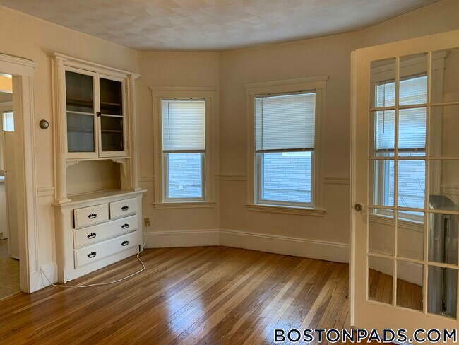 Foto del edificio - 10 Pinkham Rd