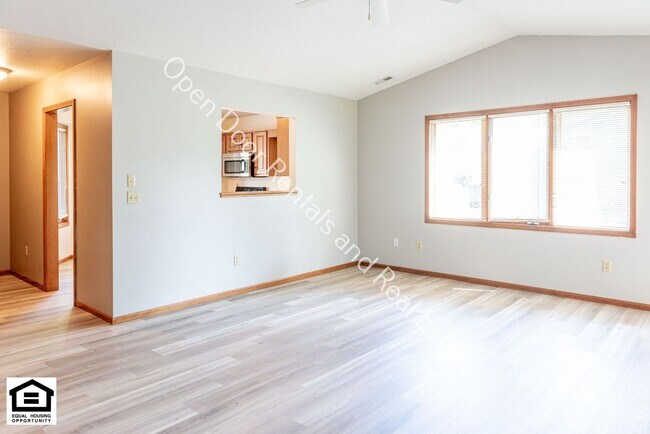 Building Photo - Fort Wayne Rising 1420/1422 Flagstone