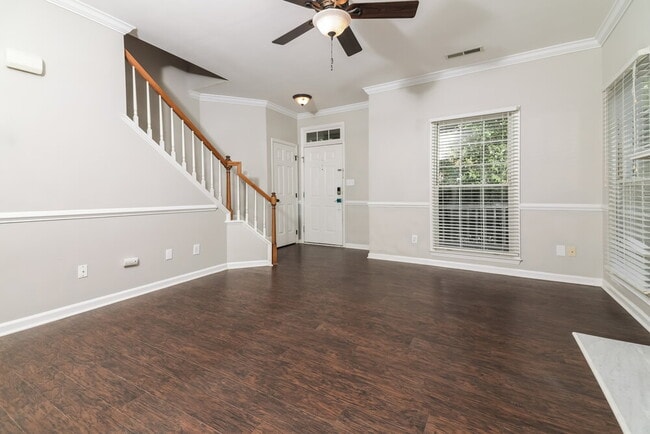 Building Photo - 7705 Hollyheight Ln