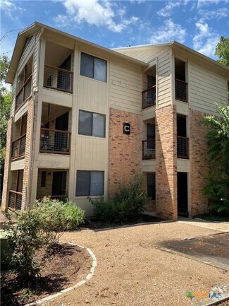 Building Photo - 421 W San Antonio St