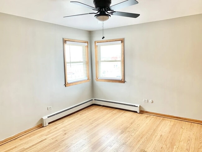 Building Photo - 6019 W Diversey Ave