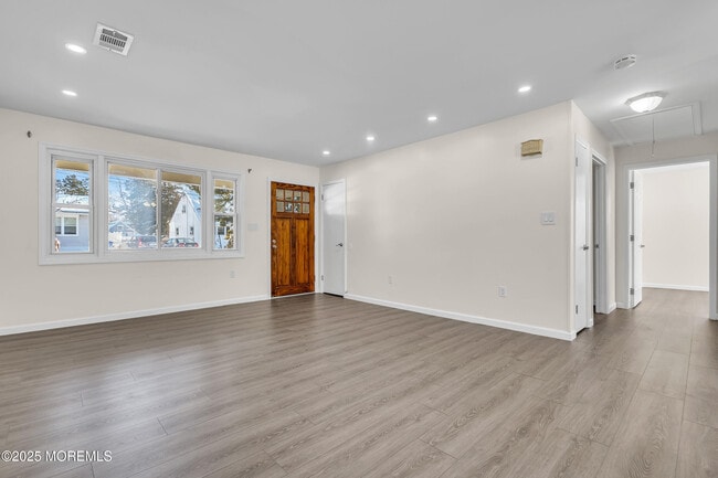 Building Photo - 140 Main Bayway