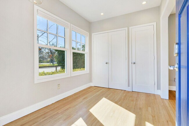 Foto del edificio - 815 Sweetbriar Rd