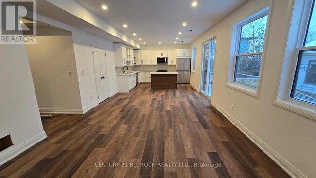 Building Photo - 44 Calverley St