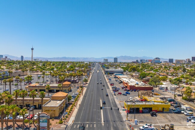 Bordering East Charleston Boulevard are popular eateries, malls and a gateway to the Strip.