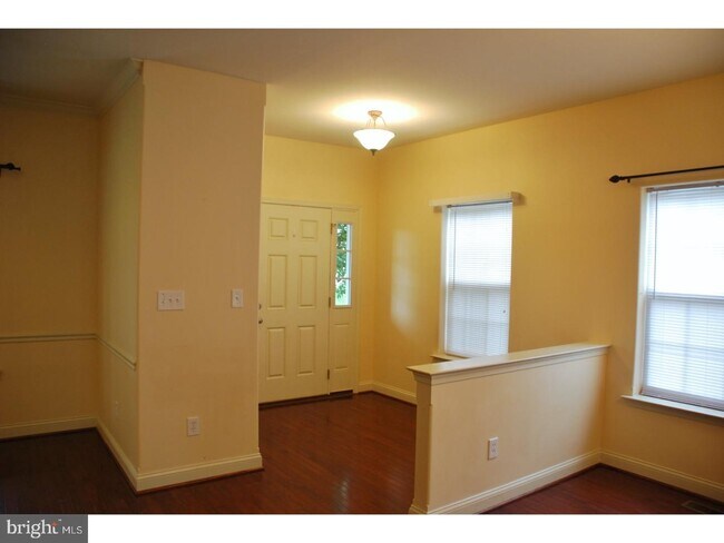 Building Photo - 1220 Rosemont Terrace