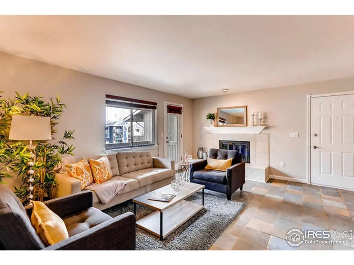 Foto principal - Furnished or Unfurnished Updated 2 Bed 2 B...