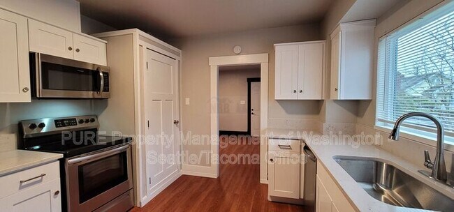 Building Photo - 5306 S Pine St